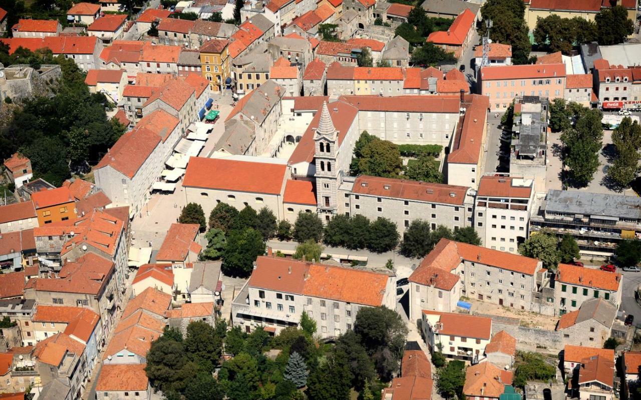 Apartment Cecilija Sinj Eksteriør bilde